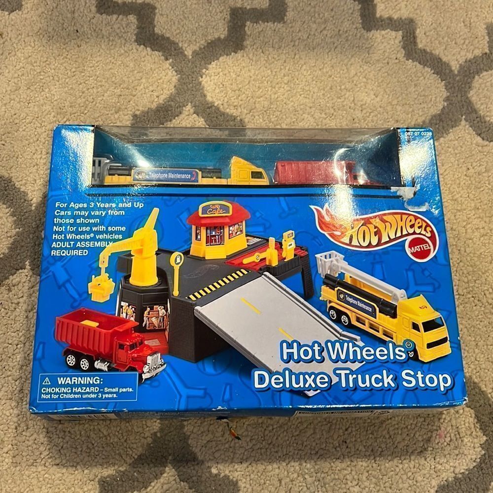 NEW Vintage 1998 Hot Wheels Deluxe Truck Stop NIP